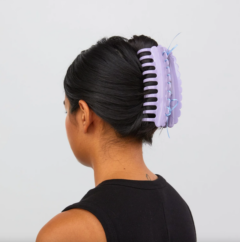 Laced Bow Claw in Lilac