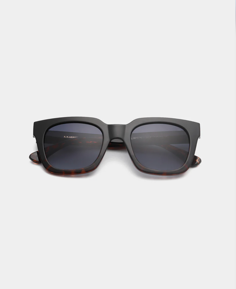 Nancy Sunglasses in Black Demi Tortoise