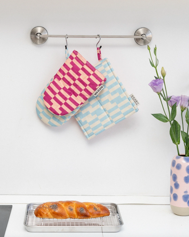 Oven Mitt Pot & Holder Set