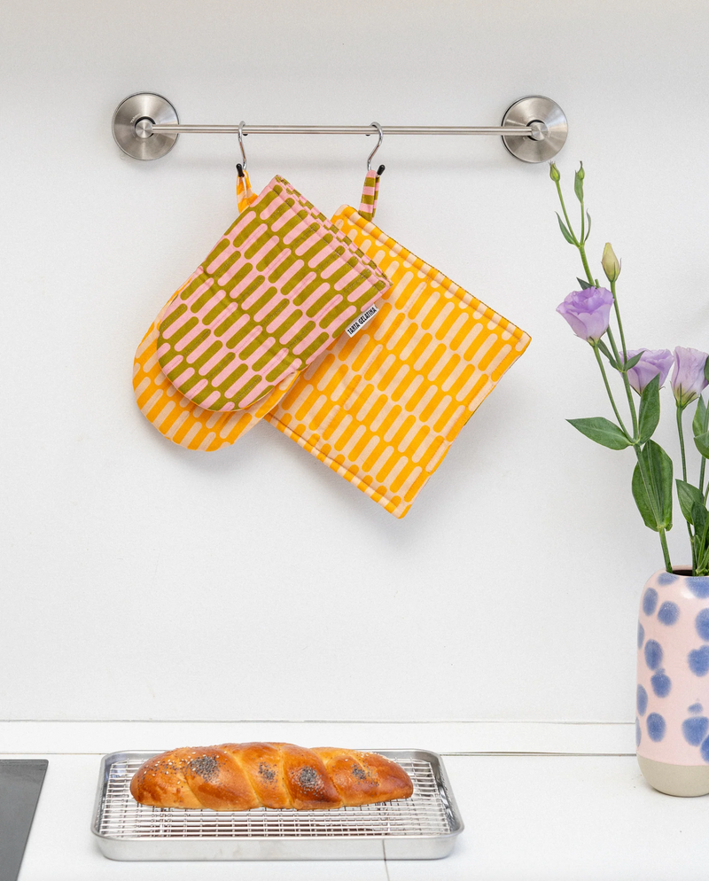 Oven Mitt Pot & Holder Set